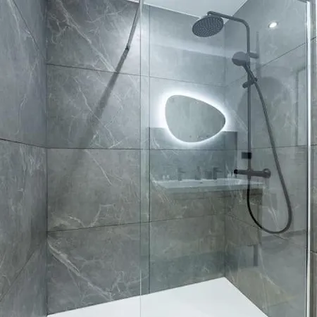 Proche Chu: 4 Personnes - Wifi Fibre - Balcon Grenoble