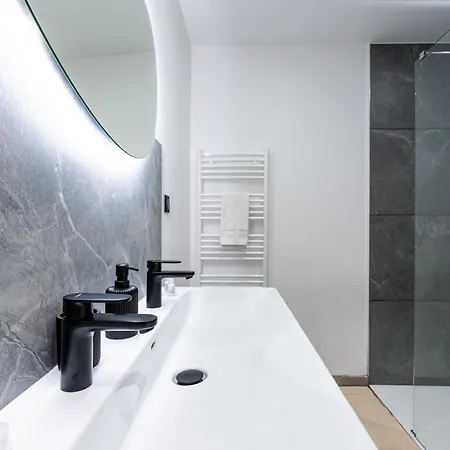 Proche Chu: 4 Personnes - Wifi Fibre - Balcon * Grenoble