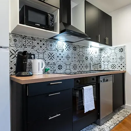 Apartment Proche Chu: 4 Personnes - Wifi Fibre - Balcon *