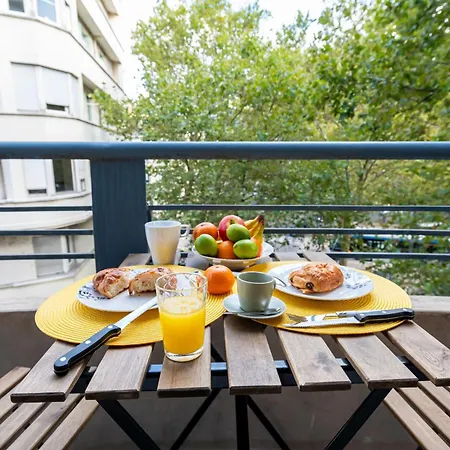 Proche Chu: 4 Personnes - Wifi Fibre - Balcon