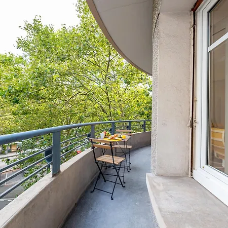 Proche Chu: 4 Personnes - Wifi Fibre - Balcon