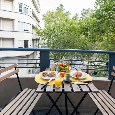 Proche Chu: 4 Personnes - Wifi Fibre - Balcon