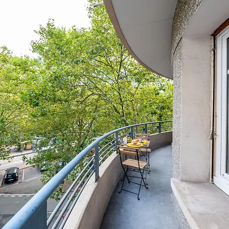 Proche Chu: 4 Personnes - Wifi Fibre - Balcon